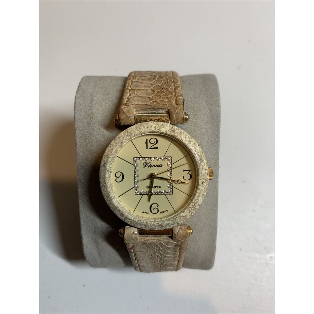 E Vienna Womens Watch Hong Kong Cream Tan Lizard Leather Vintage Leather Band
